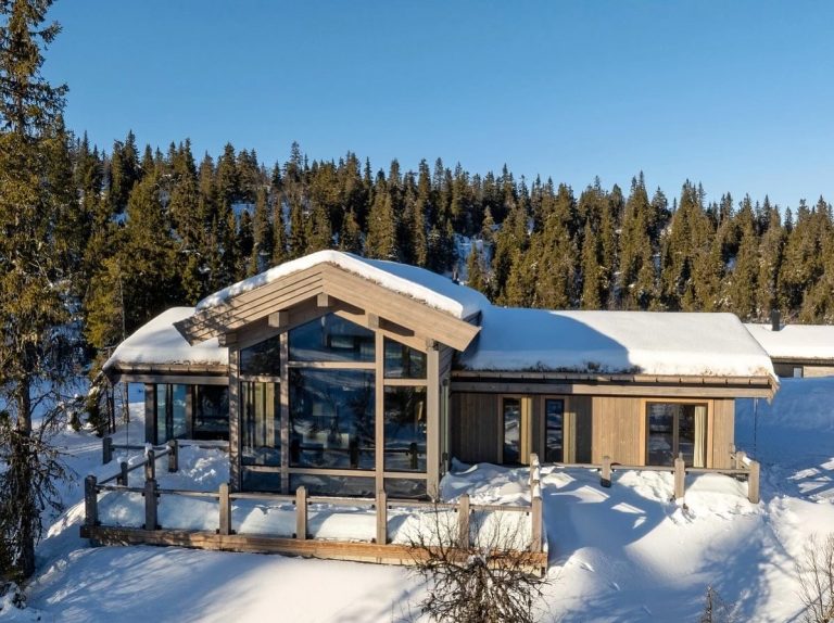 Hjem 18 07C7C54A-38C3-4754-9F5F-8F2534C80BA4